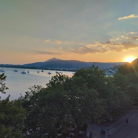 Πέτρινο Στη Θάλασσα Apartment Nafpaktos Bagian luar foto