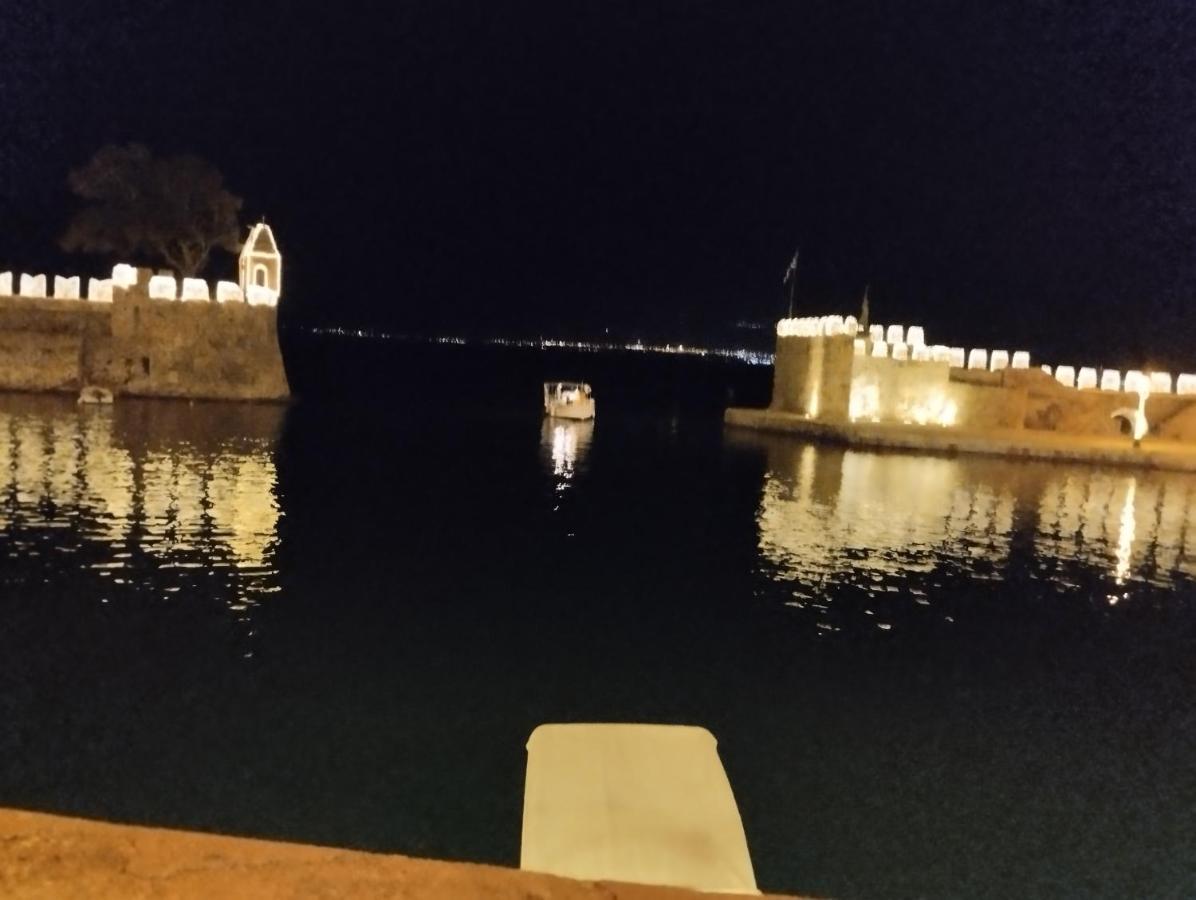 Πέτρινο Στη Θάλασσα Apartment Nafpaktos Bagian luar foto