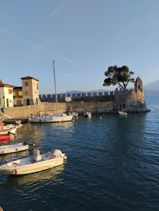 Πέτρινο Στη Θάλασσα Apartment Nafpaktos Bagian luar foto