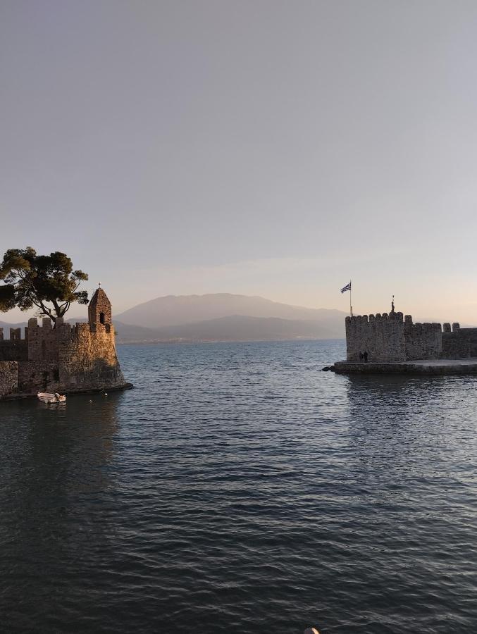 Πέτρινο Στη Θάλασσα Apartment Nafpaktos Bagian luar foto
