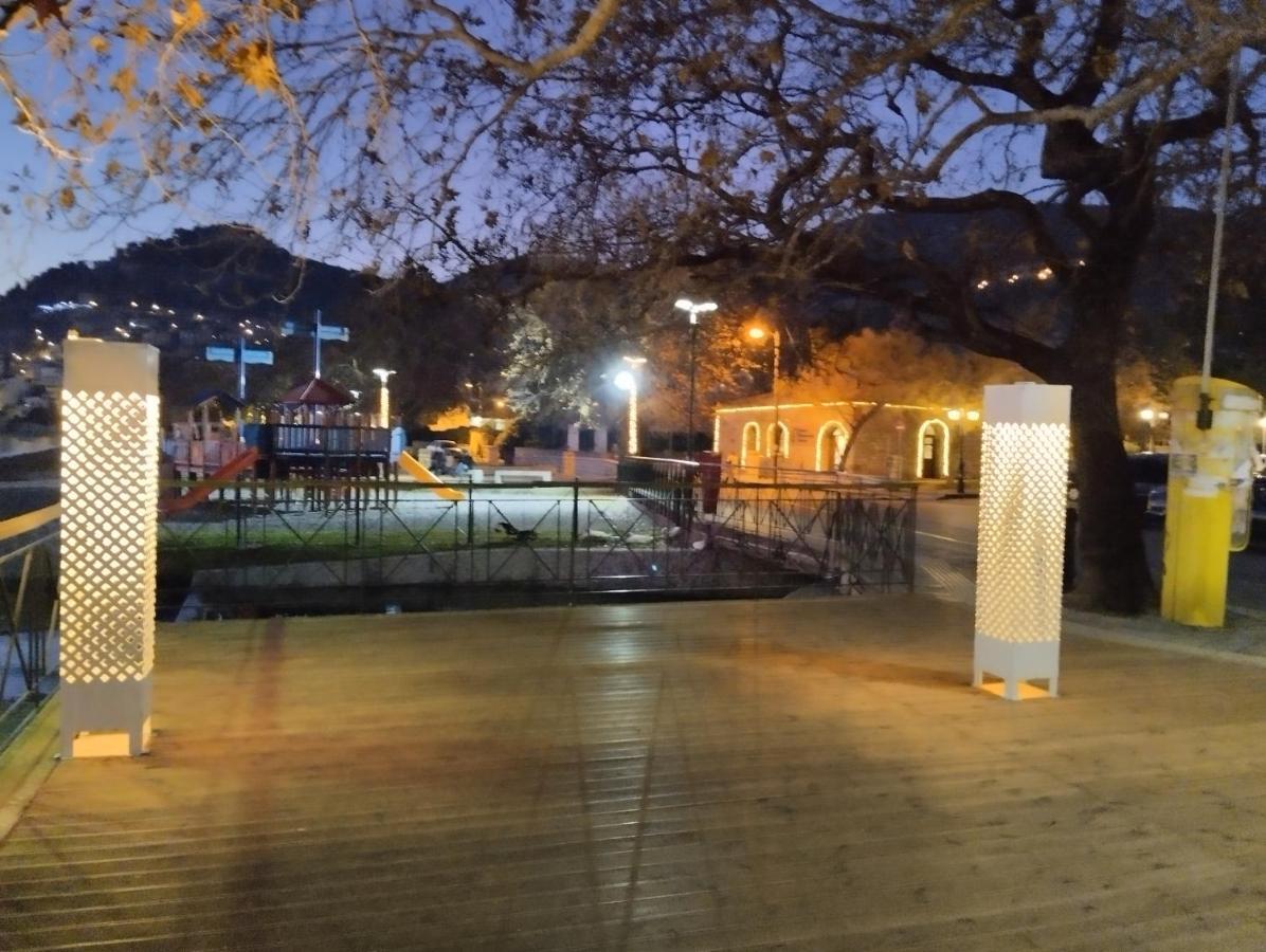 Πέτρινο Στη Θάλασσα Apartment Nafpaktos Bagian luar foto