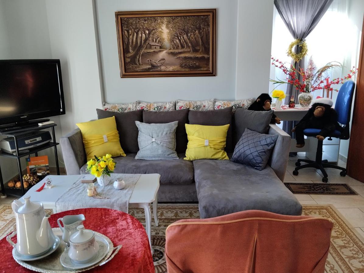 Πέτρινο Στη Θάλασσα Apartment Nafpaktos Bagian luar foto
