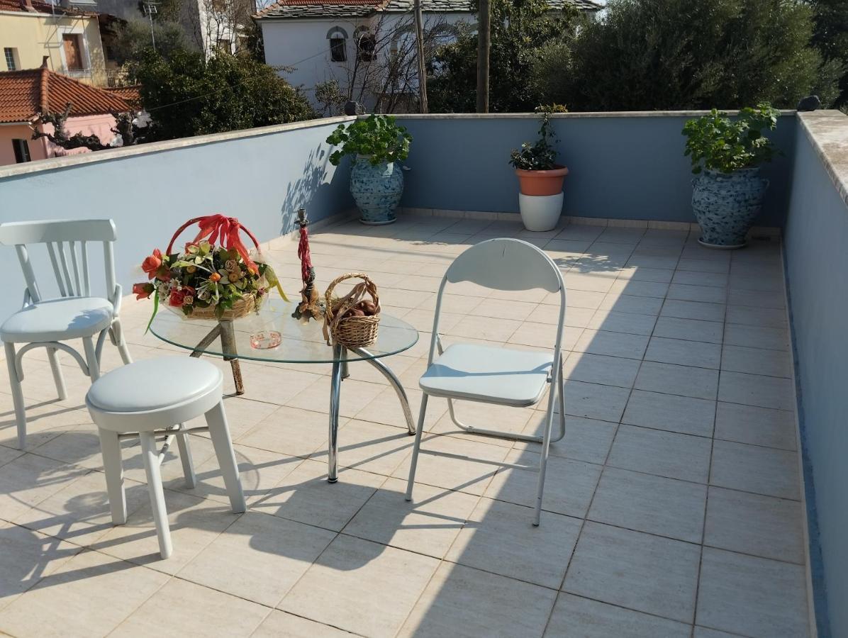 Πέτρινο Στη Θάλασσα Apartment Nafpaktos Bagian luar foto