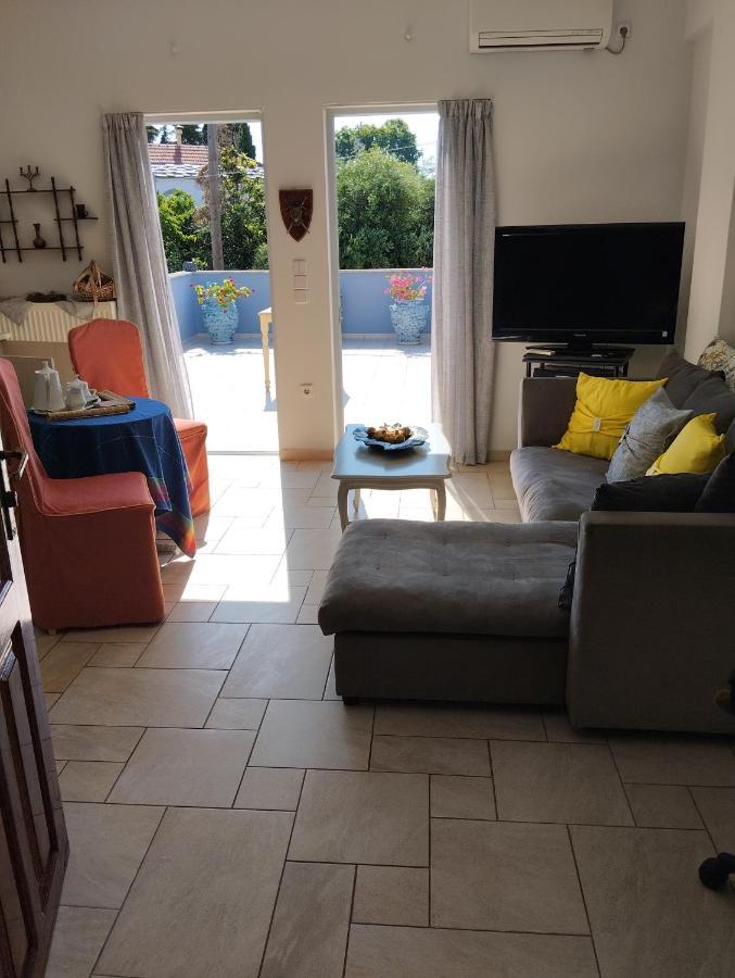 Πέτρινο Στη Θάλασσα Apartment Nafpaktos Bagian luar foto
