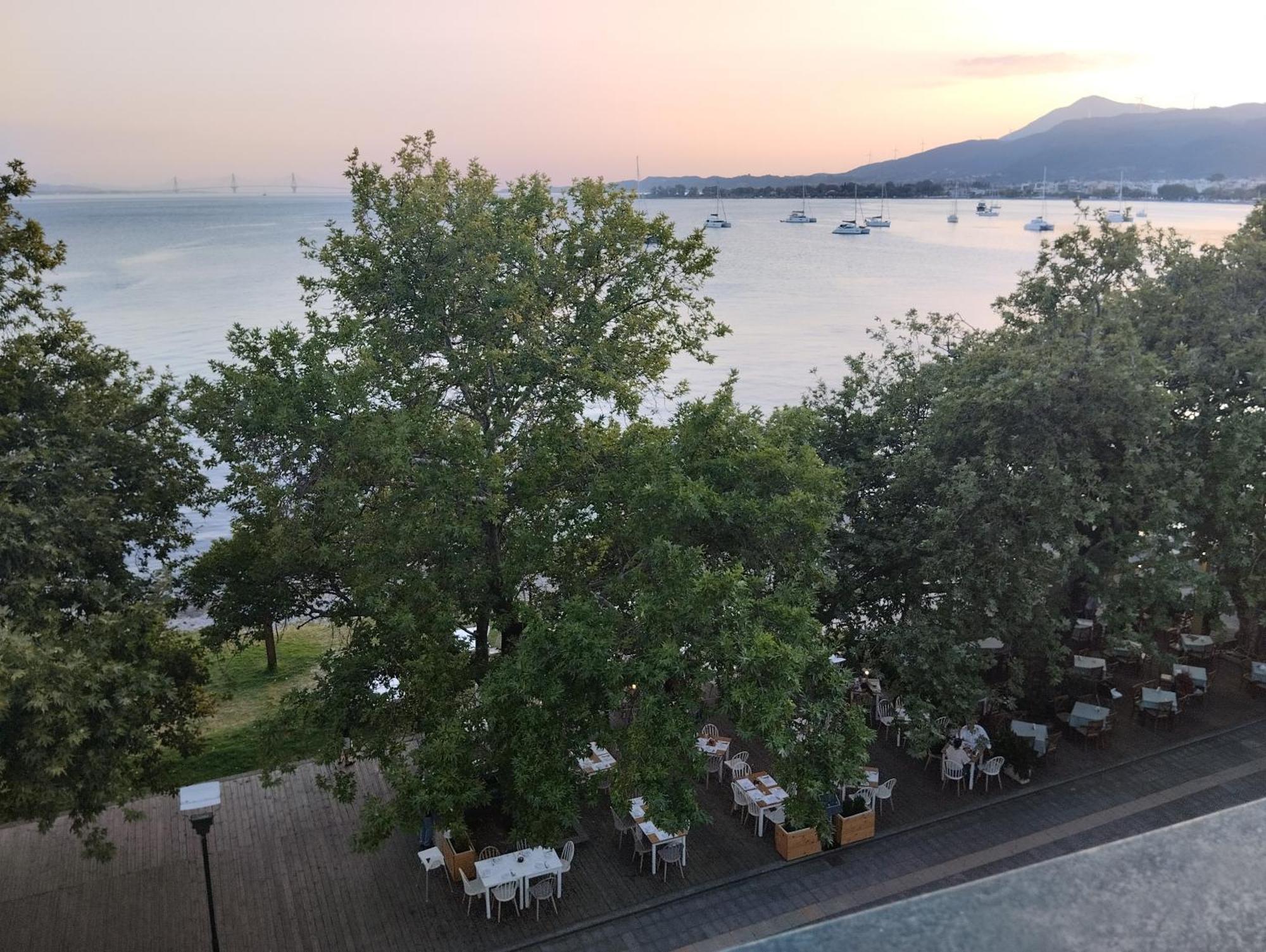 Πέτρινο Στη Θάλασσα Apartment Nafpaktos Bagian luar foto