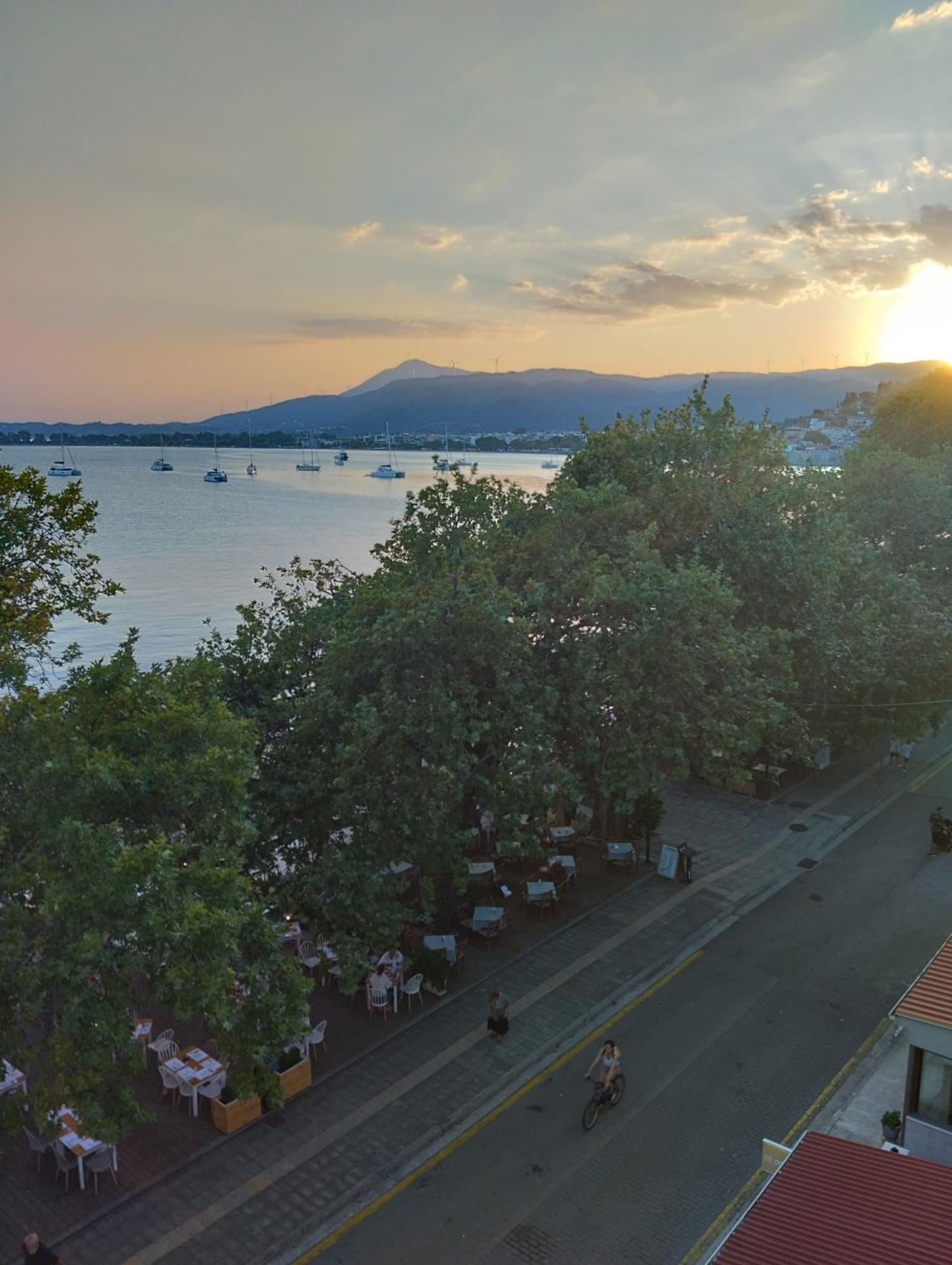 Πέτρινο Στη Θάλασσα Apartment Nafpaktos Ruang foto